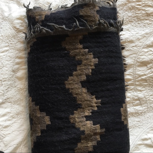 🪴🌾2 for $125🌾🪴NEW Aritzia blanket mosaic scarf - Picture 2 of 4
